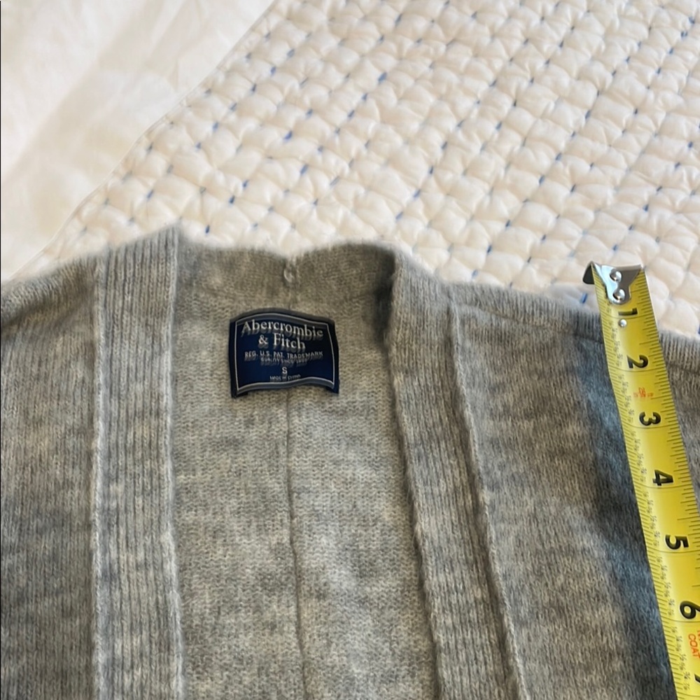 Abercrombie & Fitch Heather Gray Knit Cardigan